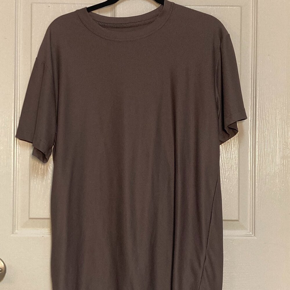 Men's athletic top by Duluth Trading Co. brown sze Large
